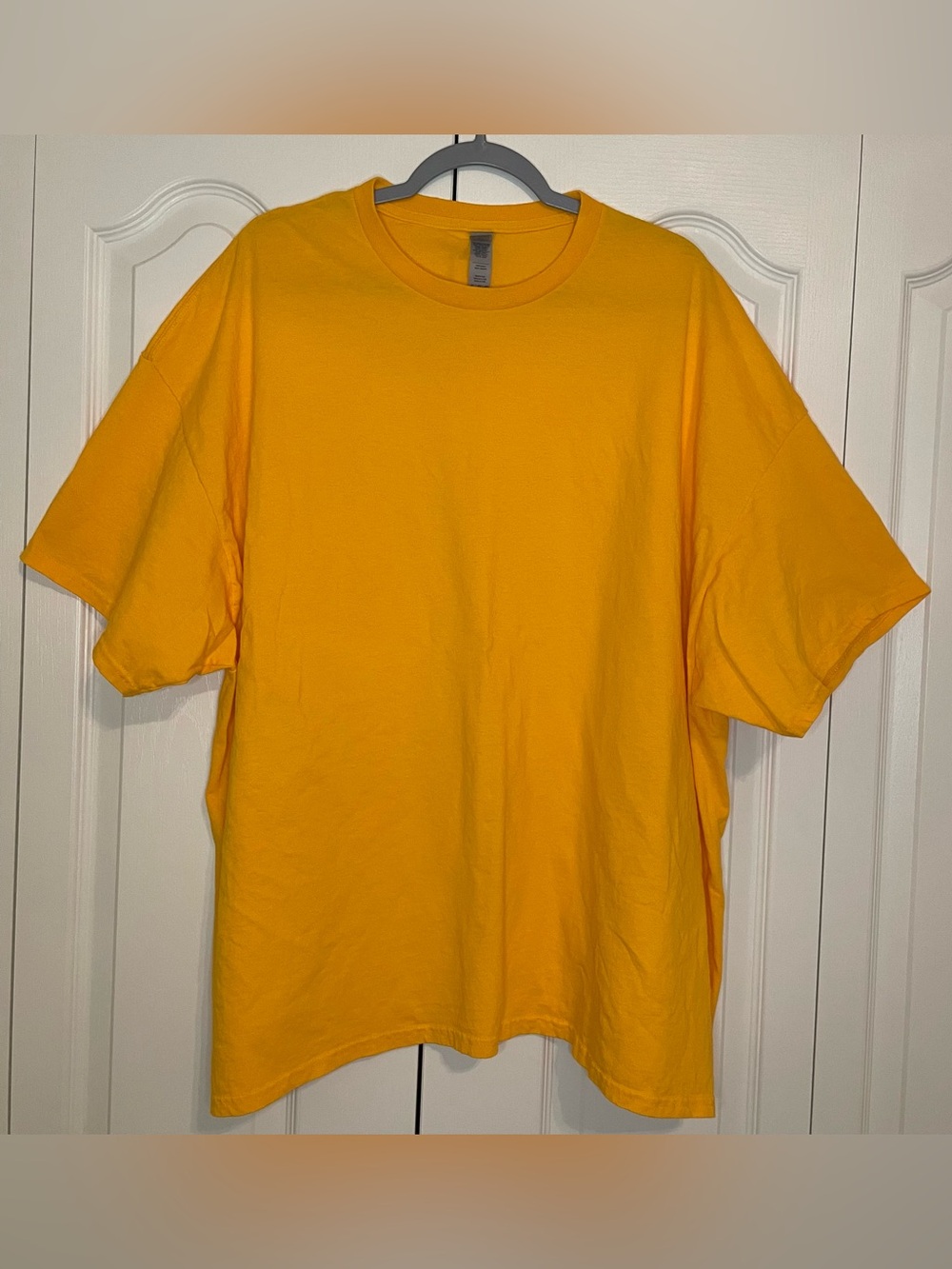 ⭐️ 5/$25 Gildan heavy cotton t-shirt NWOT